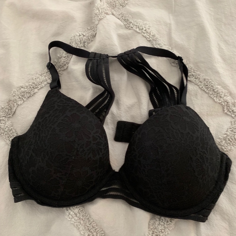 Victoria Secret 34DD bra (only worn once)